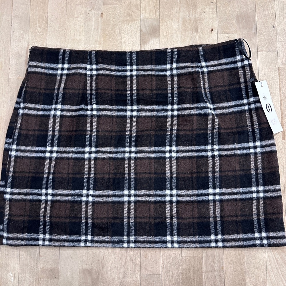 Chic Plaid Mini Skirt in Black and Brown